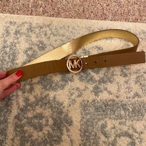 GUC! Michael Kors reversible belt.